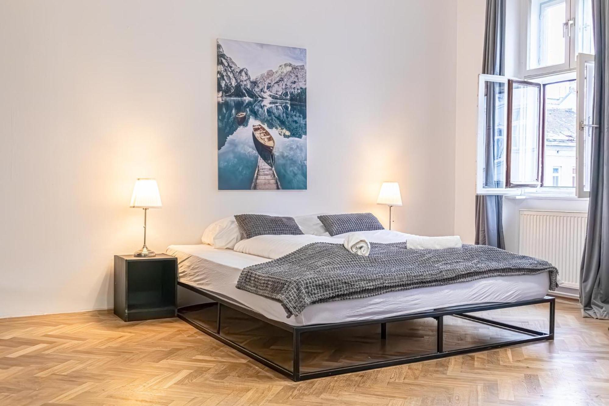 Spacious 2Br Apt -Near Wiener Stadthalle Burggassewiener Well Located Exterior foto