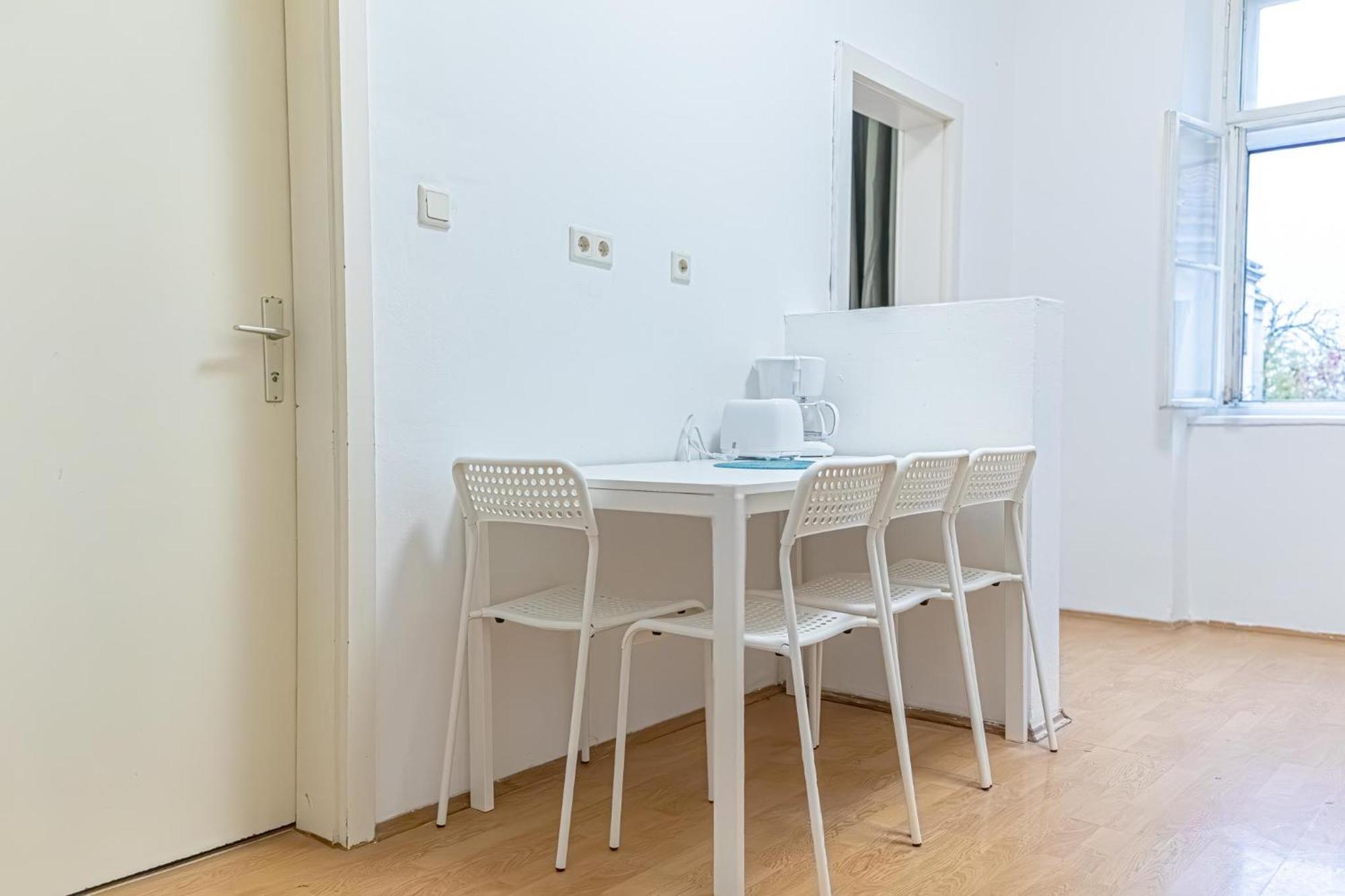 Spacious 2Br Apt -Near Wiener Stadthalle Burggassewiener Well Located Exterior foto